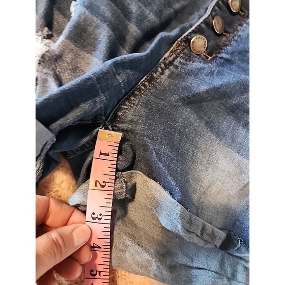 Fire and Rain Denim Cut Offs Womens 11 Blue Distressed Button Fly Cuffed Shorts - Picture 6 of 6